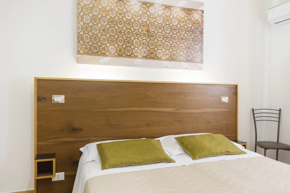 Camera Tripla con biancheria verde del B&B Villa Ginevra a Otranto (foto 8)