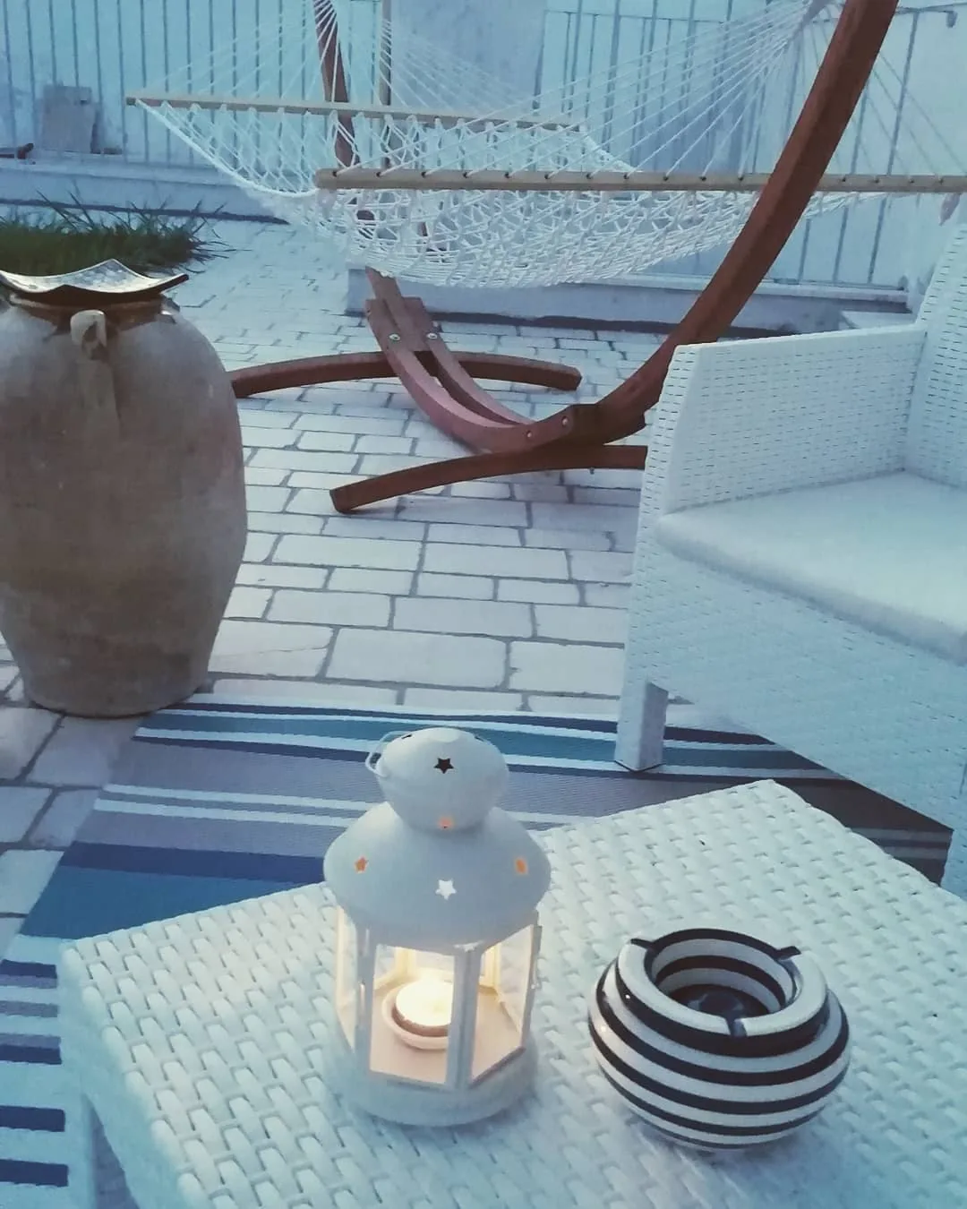 Giardino con area relax e piscina a uso condiviso del B&B Villa Ginevra a Otranto (foto 6)
