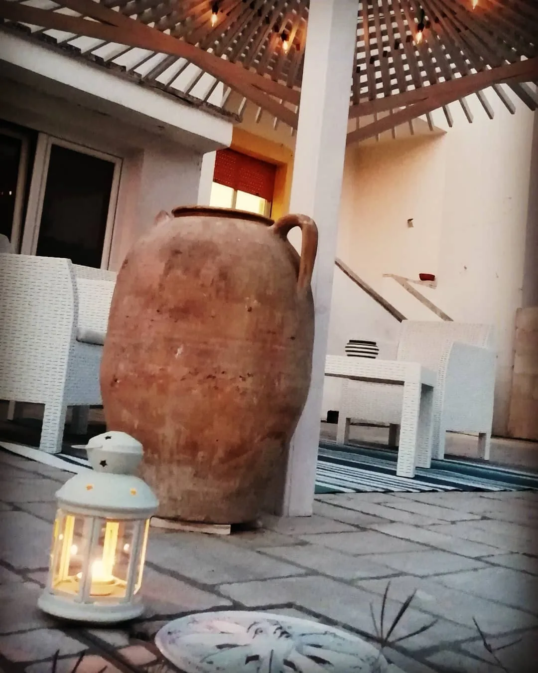 Giardino con area relax e piscina a uso condiviso del B&B Villa Ginevra a Otranto (foto 9)