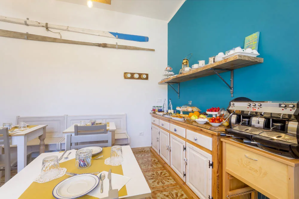 Sala comune per la colazione del B&B Villa Ginevra a Otranto (foto 11)